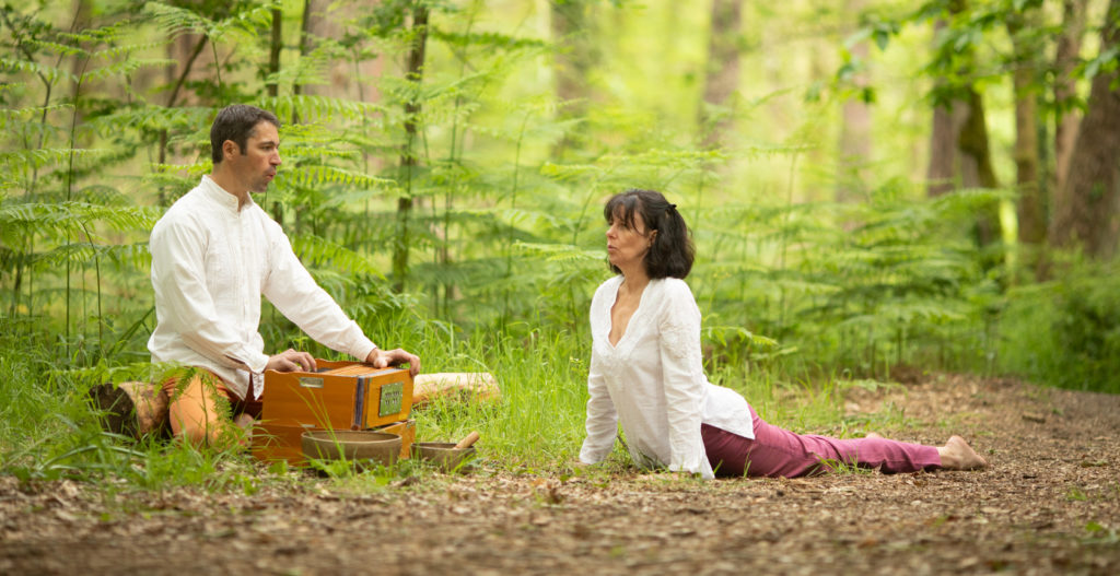 Yoga du Son intégral avec Pierre-Pascal Baron et Anne-Gaël Lapoulle, posture et sons